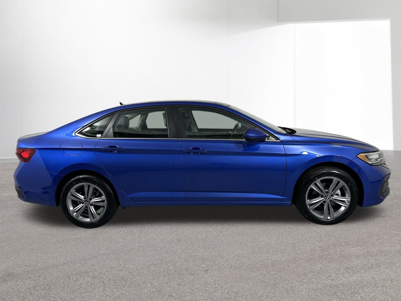 Used 2023 Volkswagen Jetta SE w/ Panoramic Sunroof Package image 35