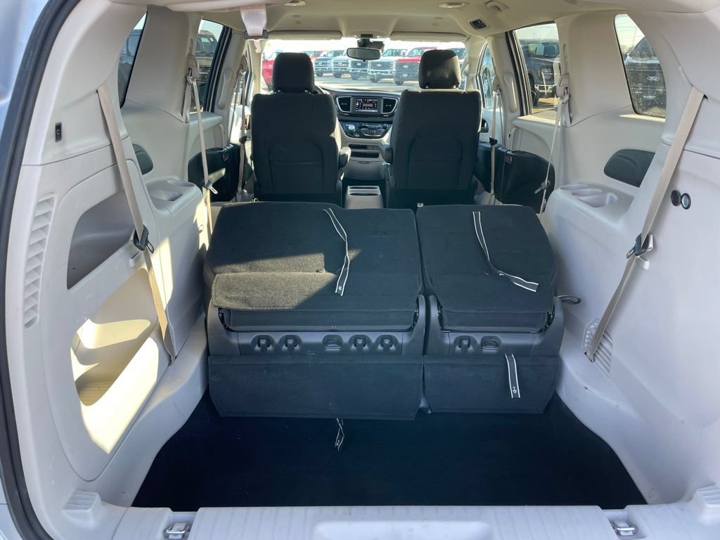 Used 2024 Chrysler Voyager LX FWD image 34