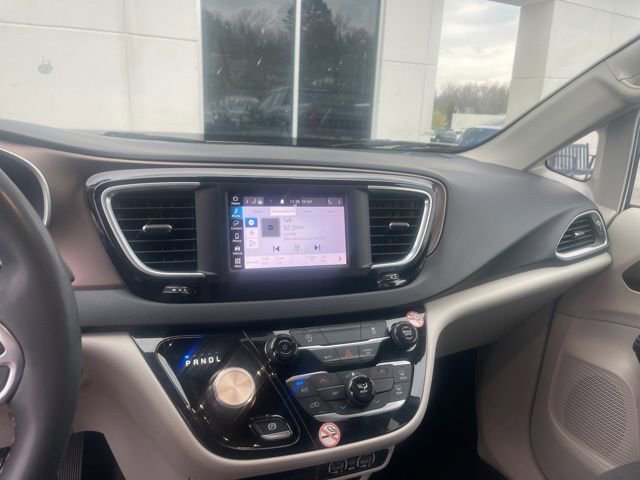 Used 2023 Chrysler Voyager LX image 27