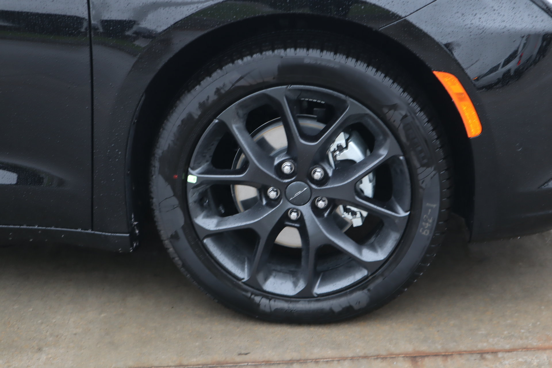 New 2027 Chrysler Pacifica Limited FWD image 19