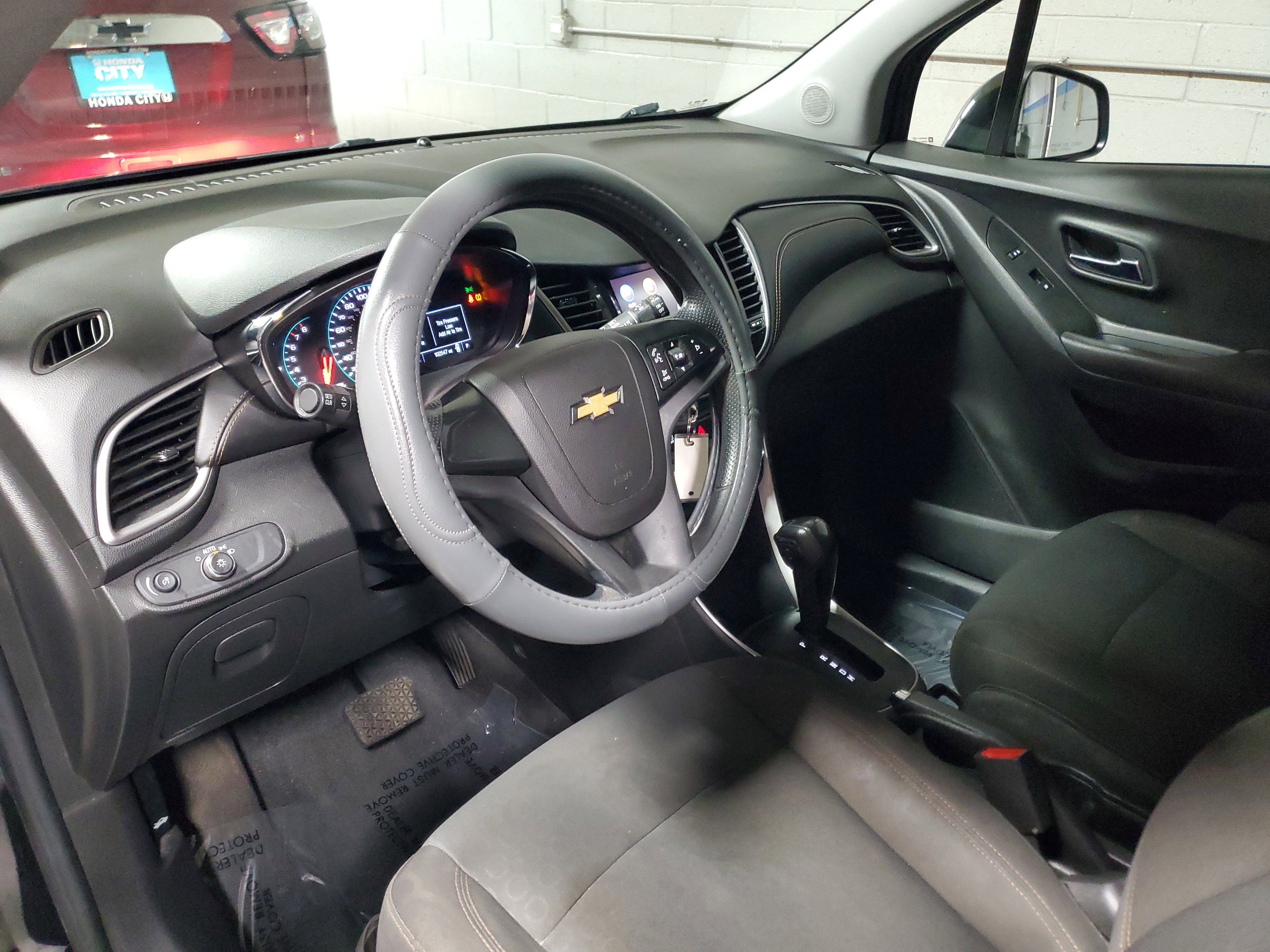 Used 2021 Chevrolet Trax LS image 21