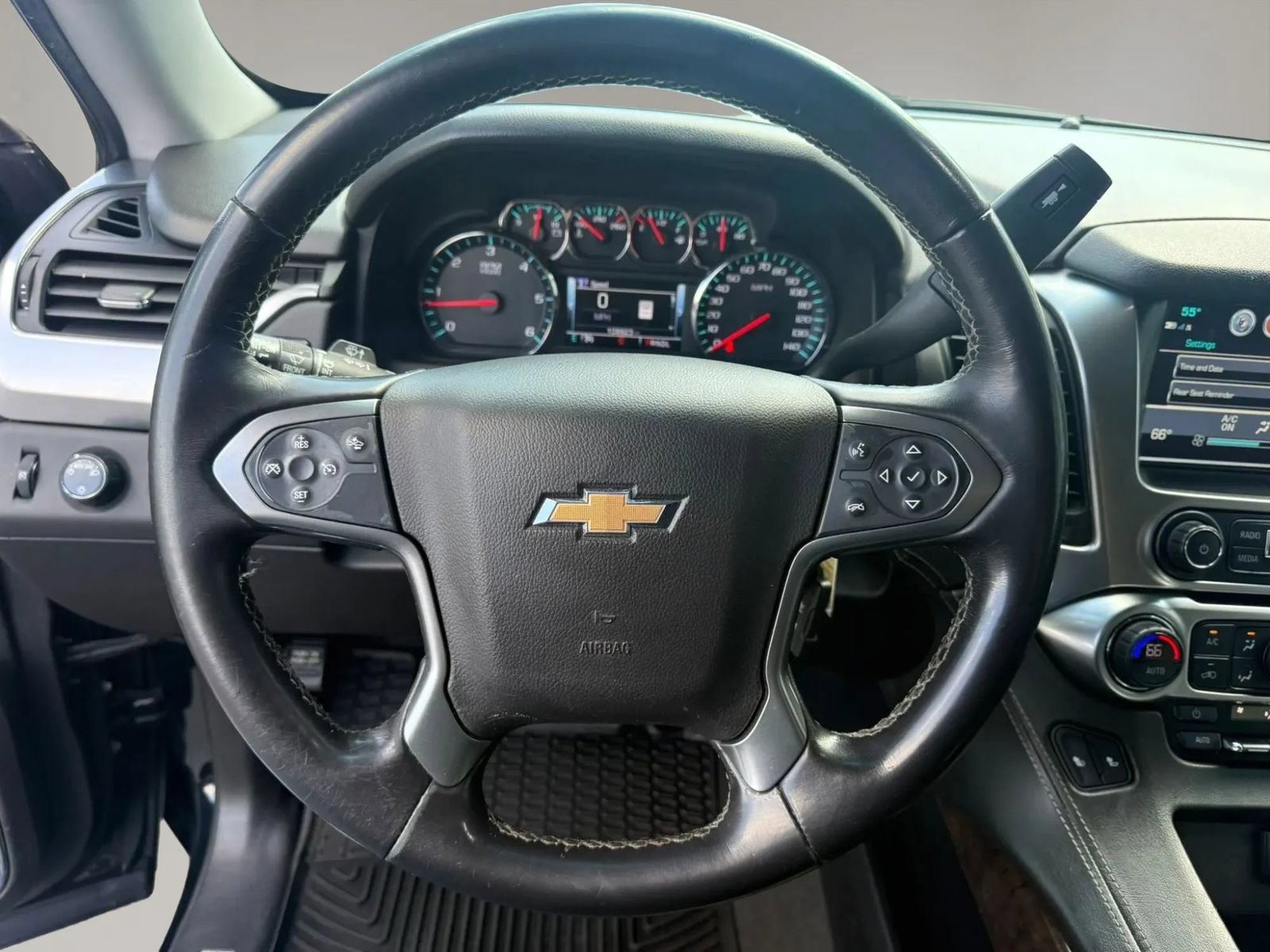 Used 2019 Chevrolet Suburban LT AWD/4WD image 17
