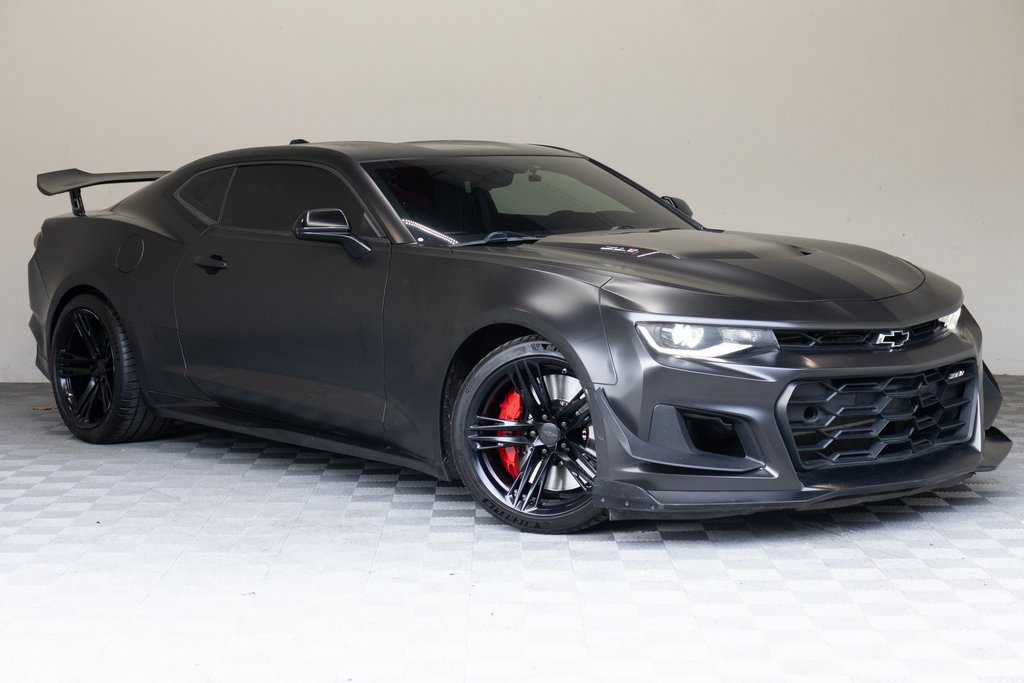 Used 2021 Chevrolet Camaro ZL1 RWD image 2