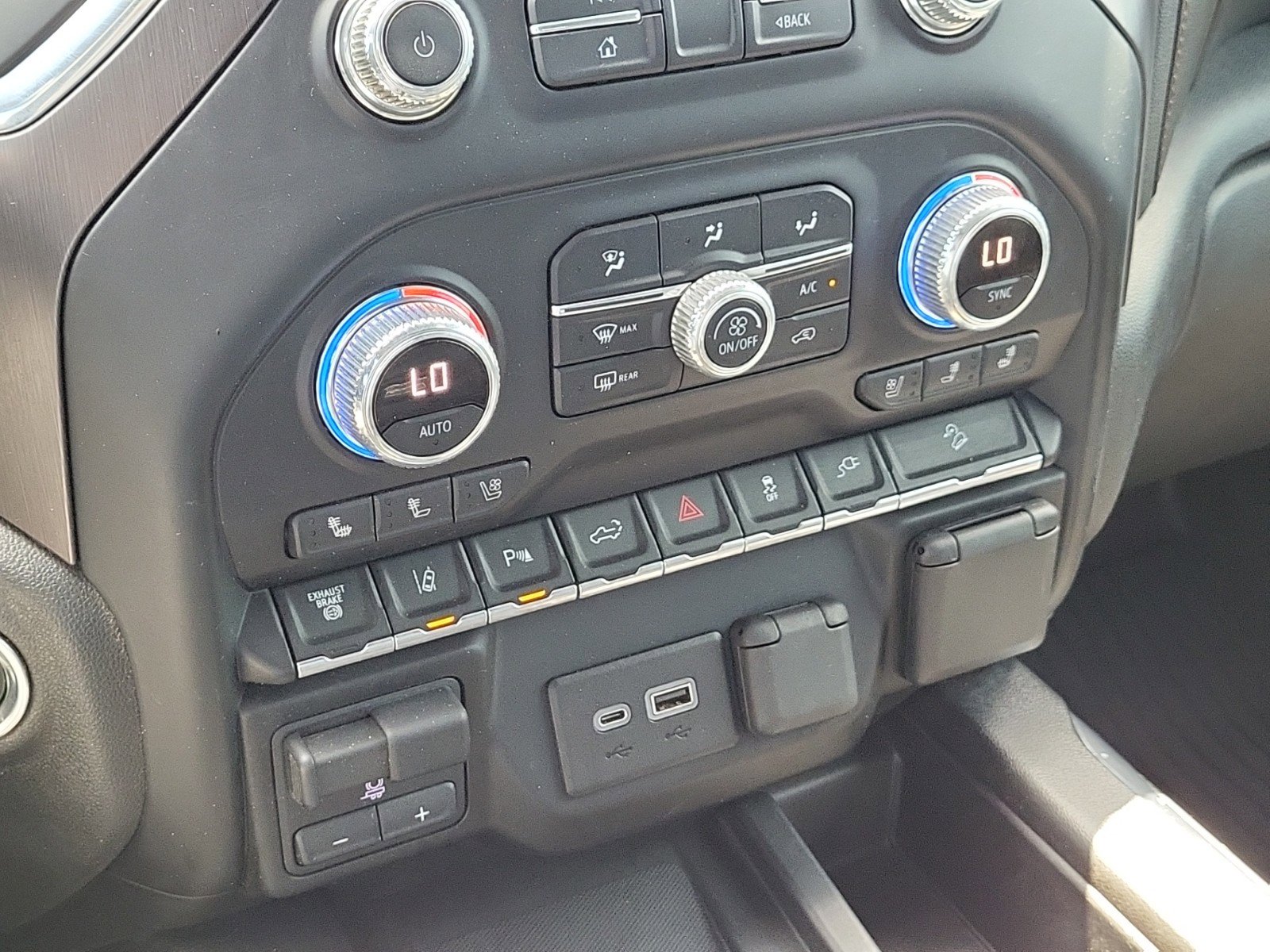 Used 2020 GMC Sierra 2500 AT4 w/ AT4 Premium Package image 22