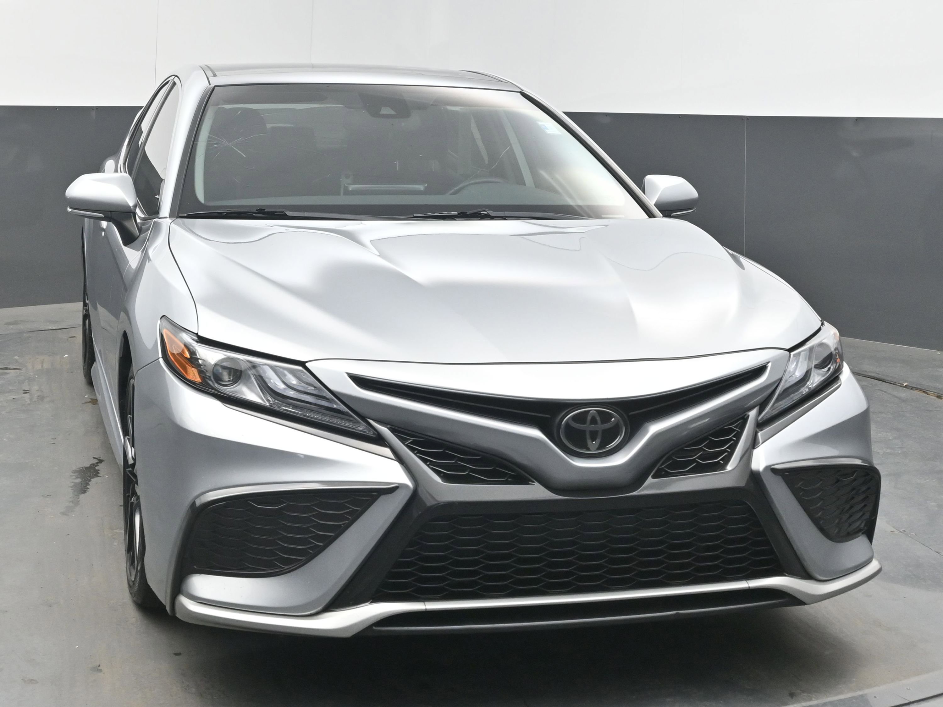 Used 2021 Toyota Camry XSE image 3