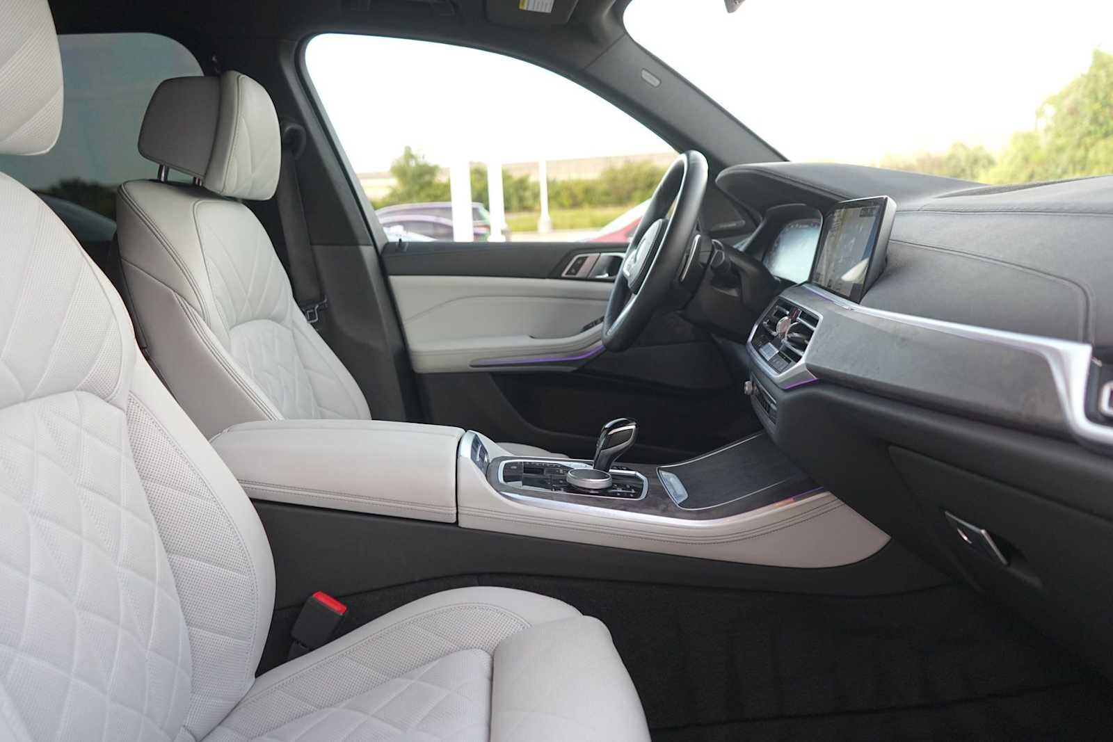 Used 2023 BMW X5 M50i w/ Parking Assistance Package AWD/4WD image 15