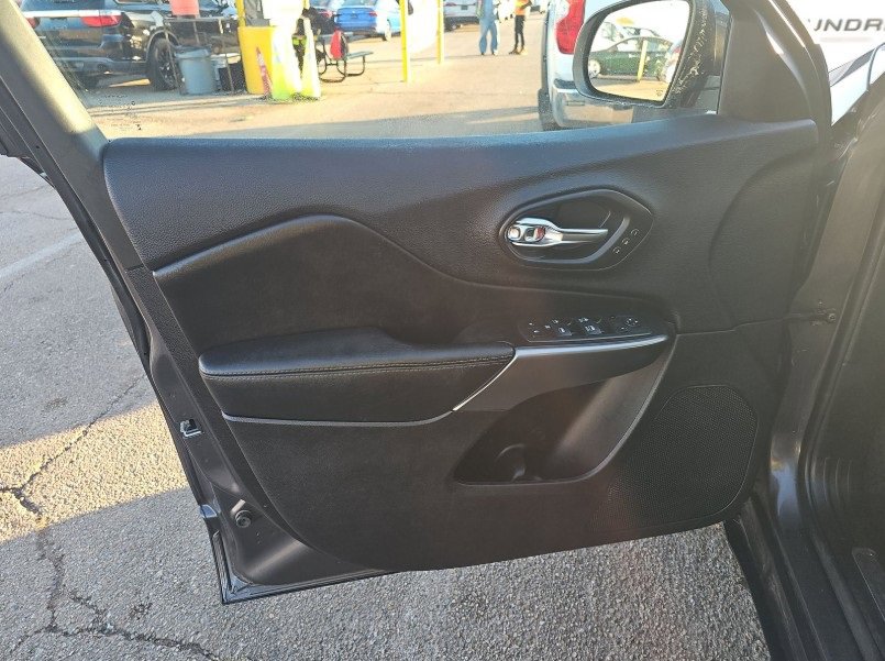 Used 2020 Jeep Cherokee Limited image 14