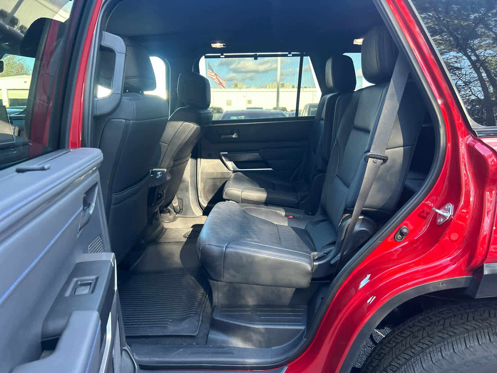 Used 2025 Toyota Sequoia Platinum image 9