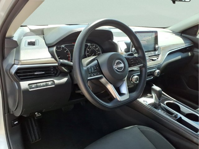 Used 2023 Nissan Altima 2.5 SV FWD image 13