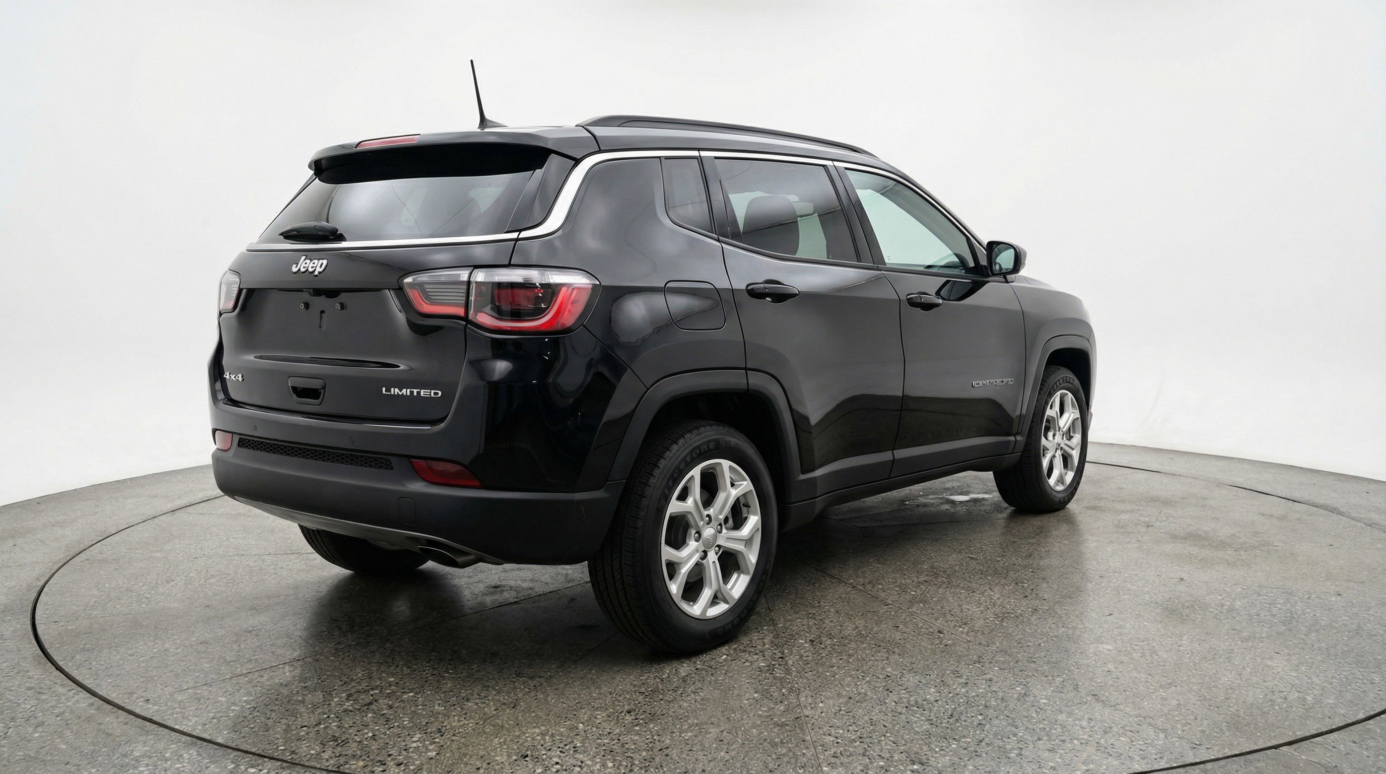 Used 2025 Jeep Compass Latitude AWD/4WD image 9