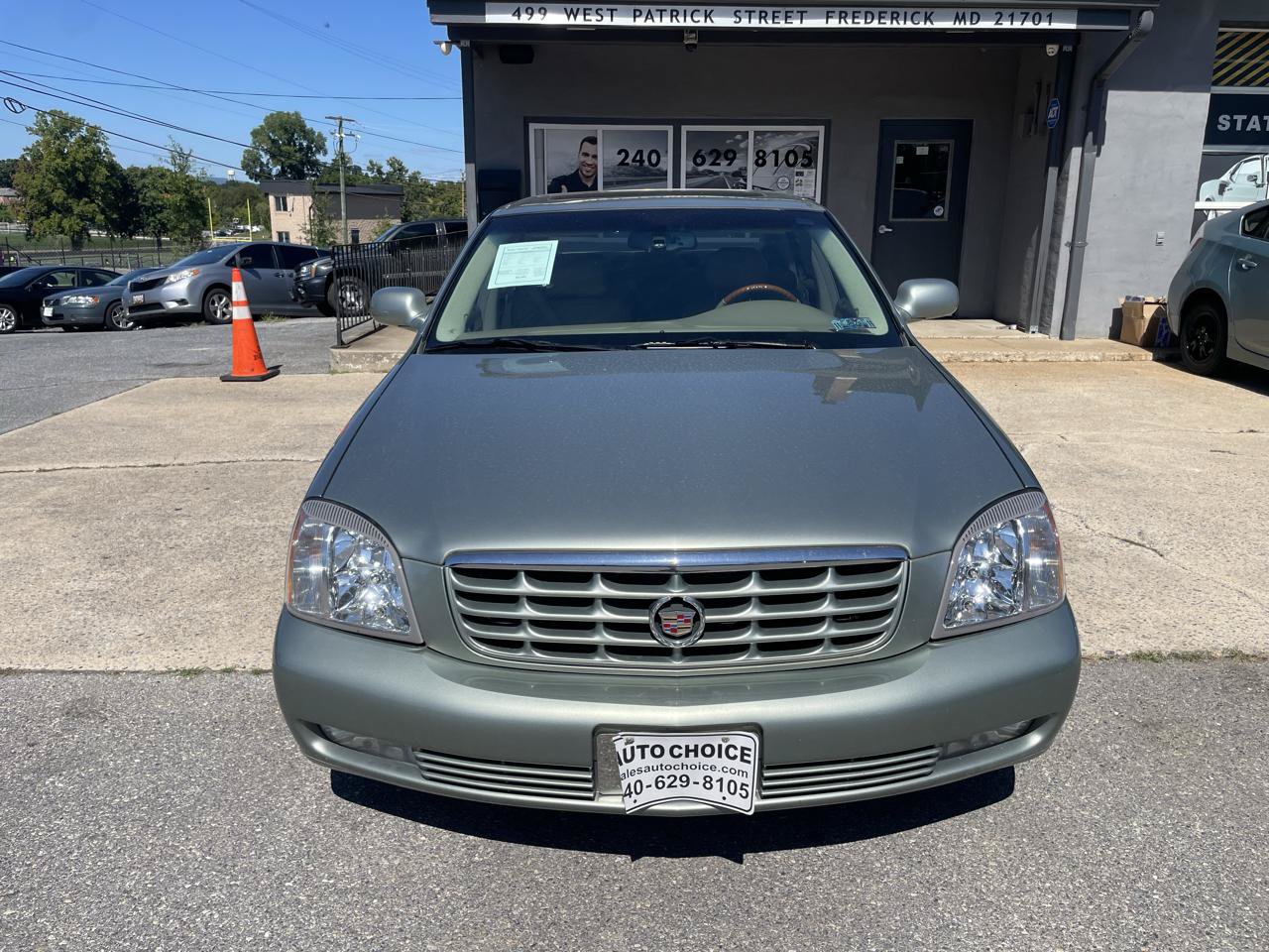 Used 2005 Cadillac De Ville DTS w/ Equipment Group FWD image 2