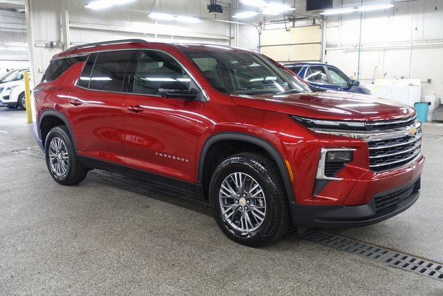 Used 2025 Chevrolet Traverse LT w/ Enhanced Driving Package image 1