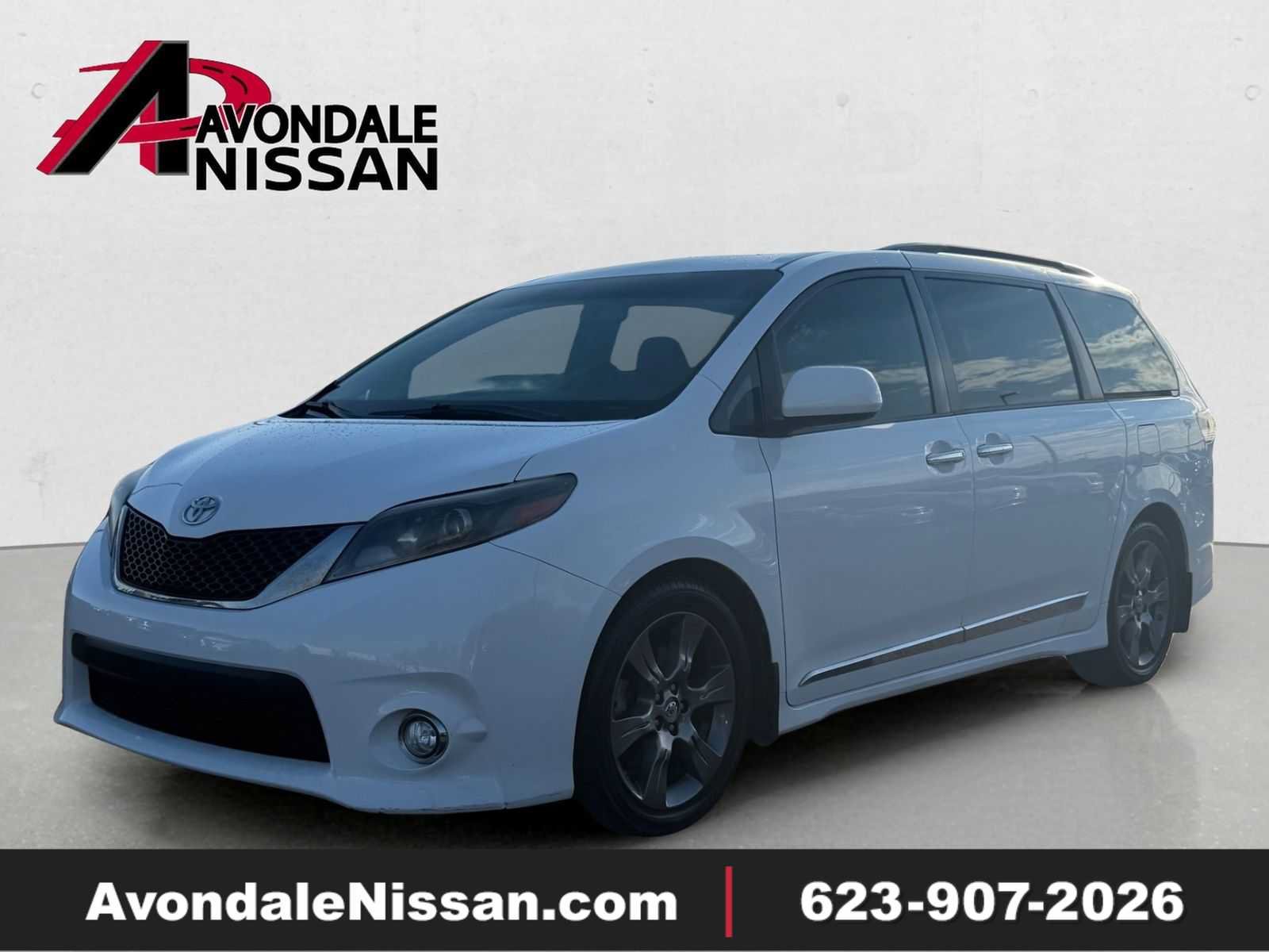 Used 2015 Toyota Sienna SE Premium FWD image 1