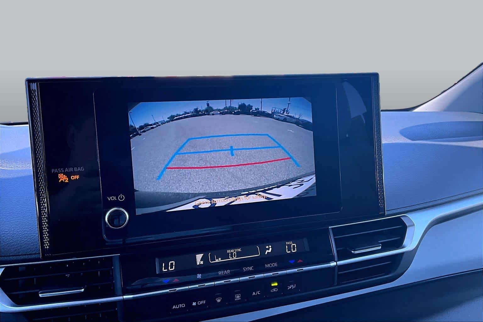 Certified 2025 Toyota Sienna LE FWD image 26