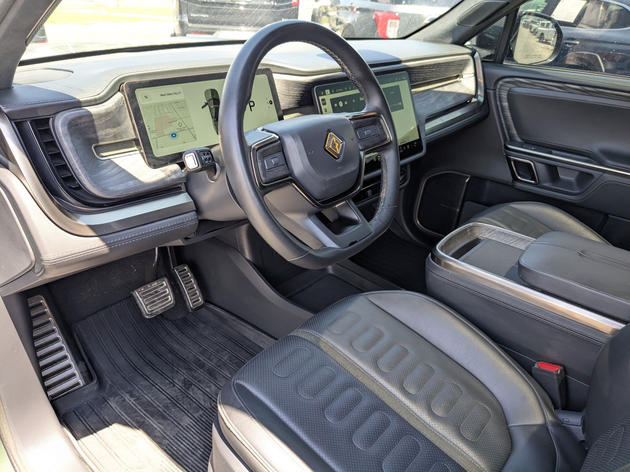 Used 2022 Rivian R1T Adventure AWD/4WD image 16