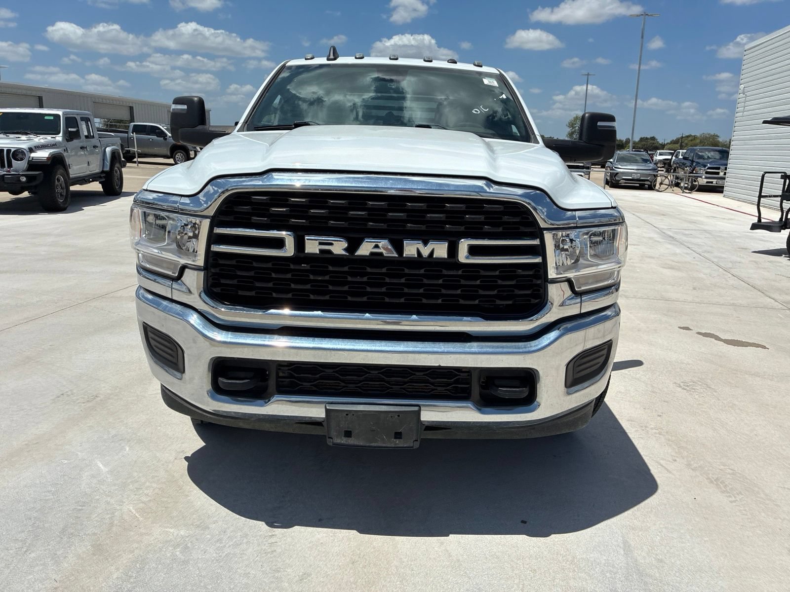 Used 2024 RAM 3500 SLT w/ Quick Order Package 2YG SLT AWD/4WD image 8