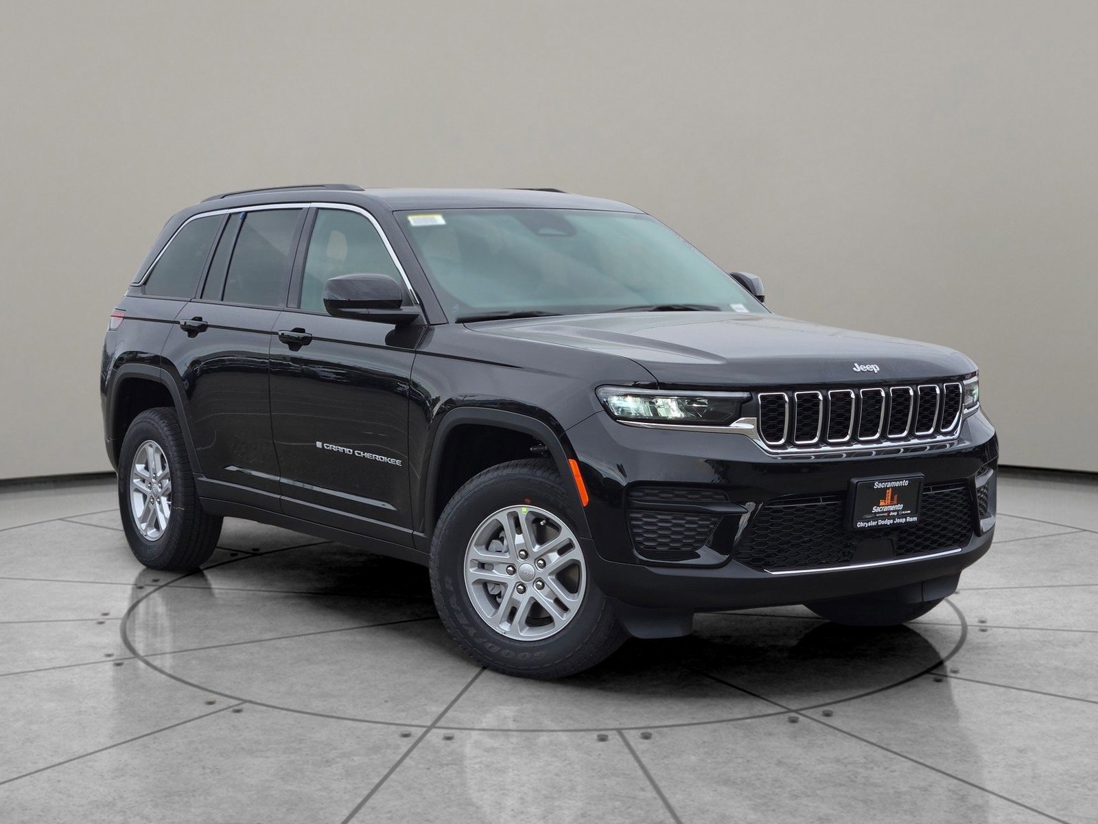 New 2025 Jeep Grand Cherokee Laredo