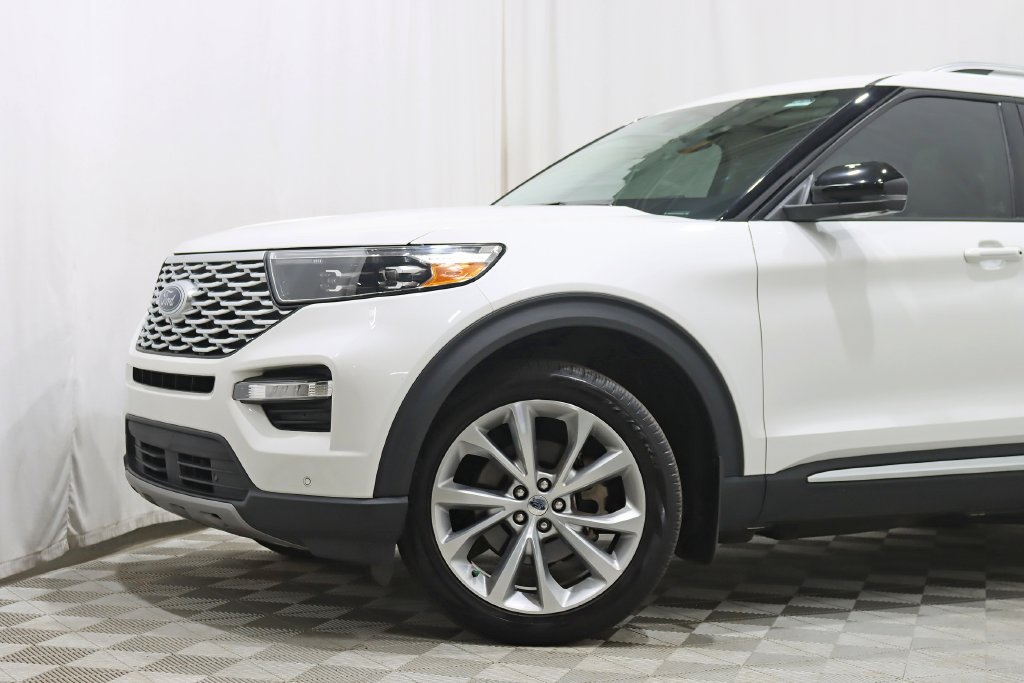 Used 2022 Ford Explorer Platinum w/ Equipment Group 601A AWD/4WD image 2