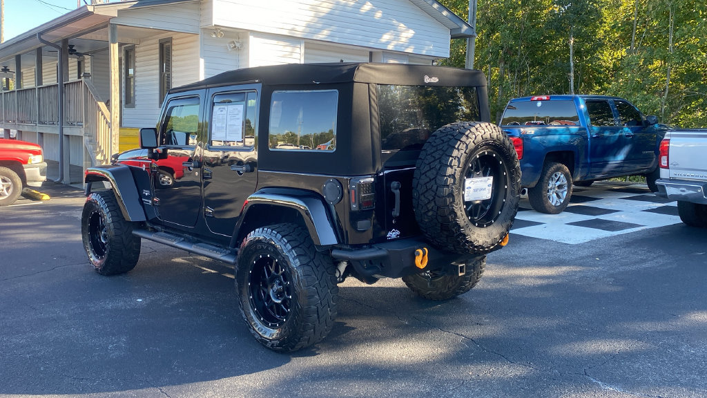 Used 2018 Jeep Wrangler Unlimited Sahara w/ Connectivity Group AWD/4WD image 7