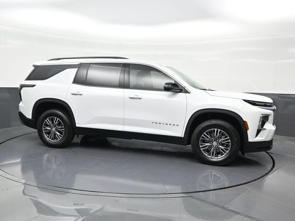 Used 2024 Chevrolet Traverse LT FWD image 7