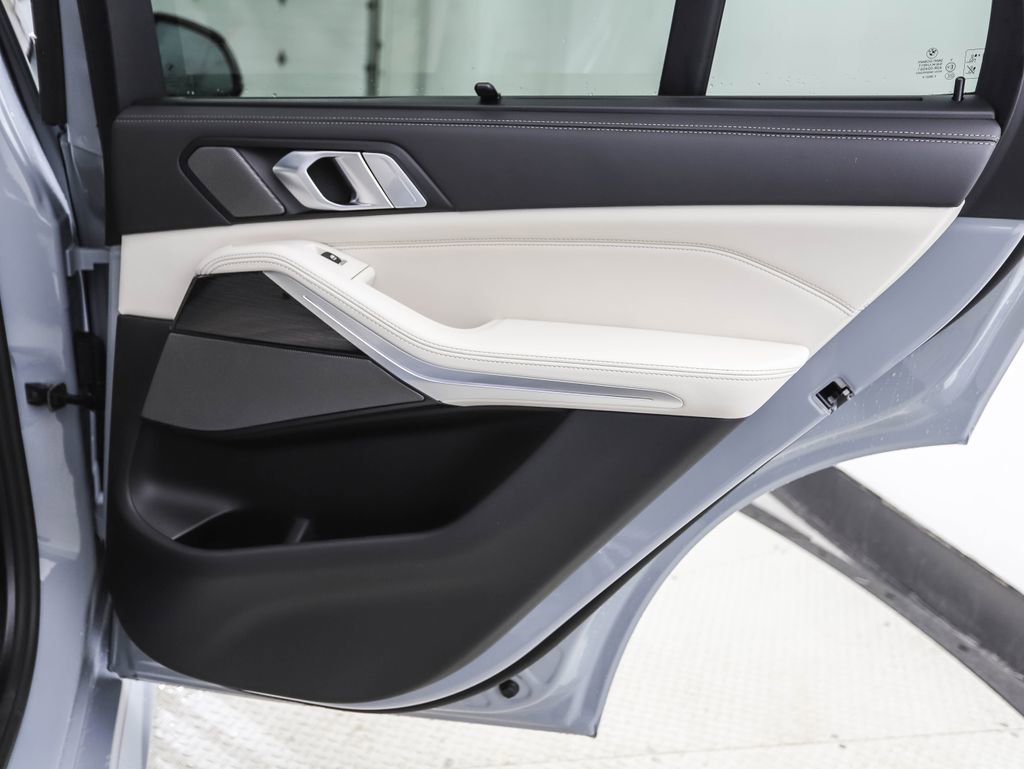 New 2026 BMW X5 xDrive40i w/ Executive Package image 25