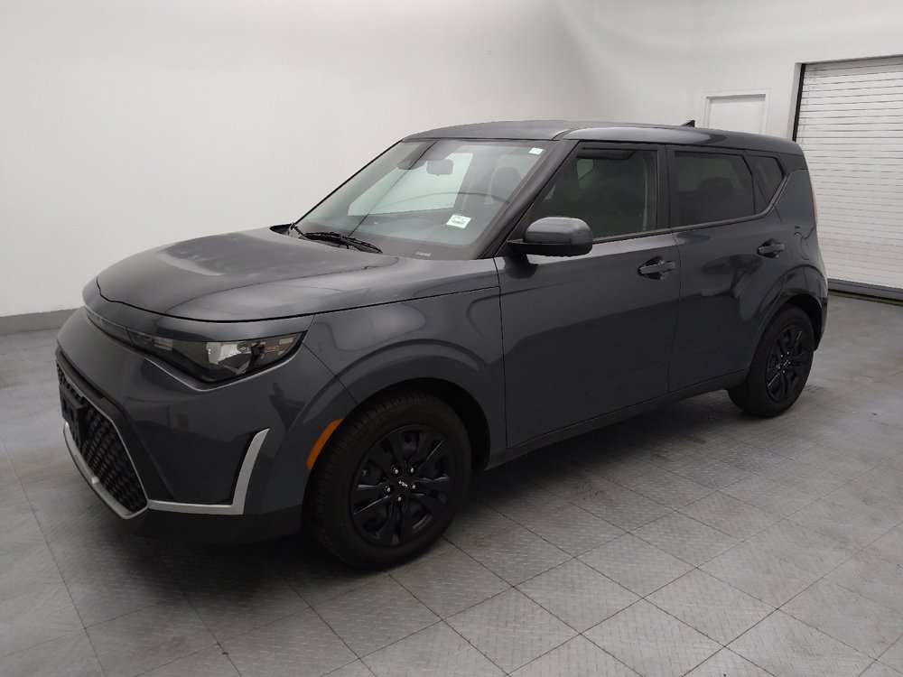 Used 2023 Kia Soul LX image 2