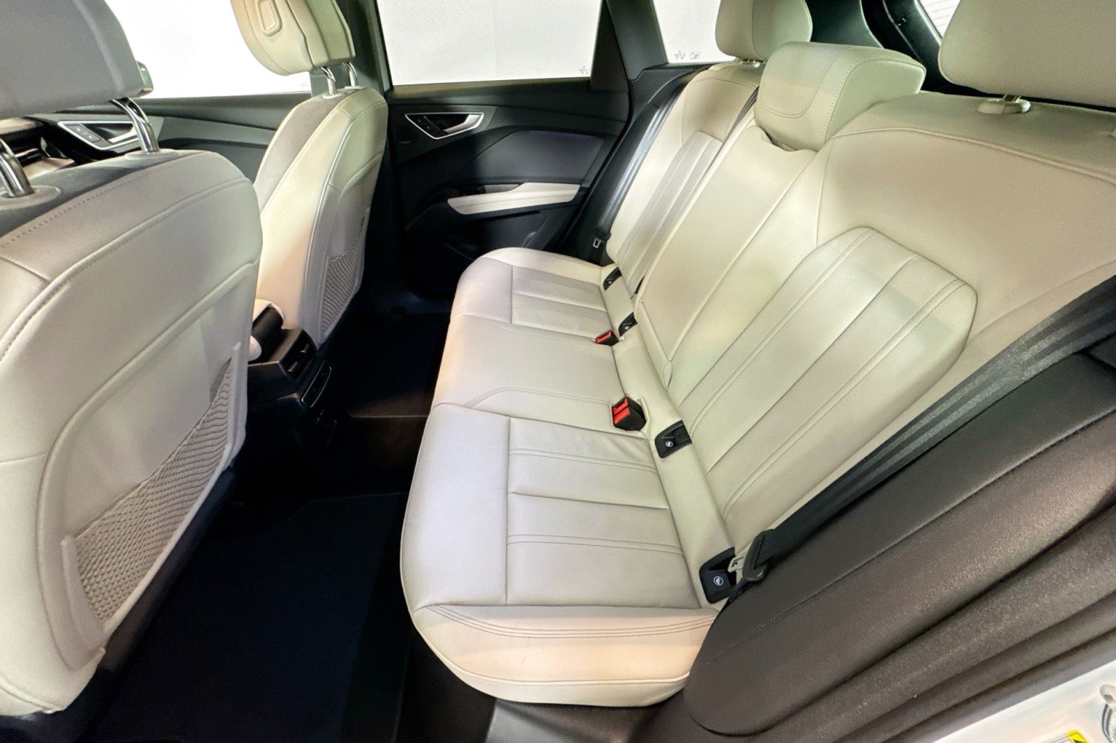 Used 2025 Audi Q4 e-tron Premium Plus image 23