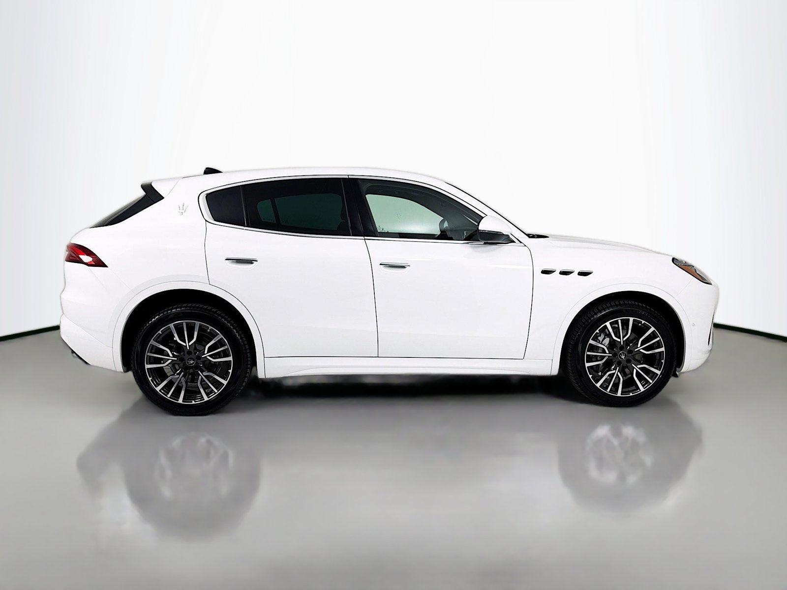 Used 2025 Maserati Grecale GT AWD/4WD image 9