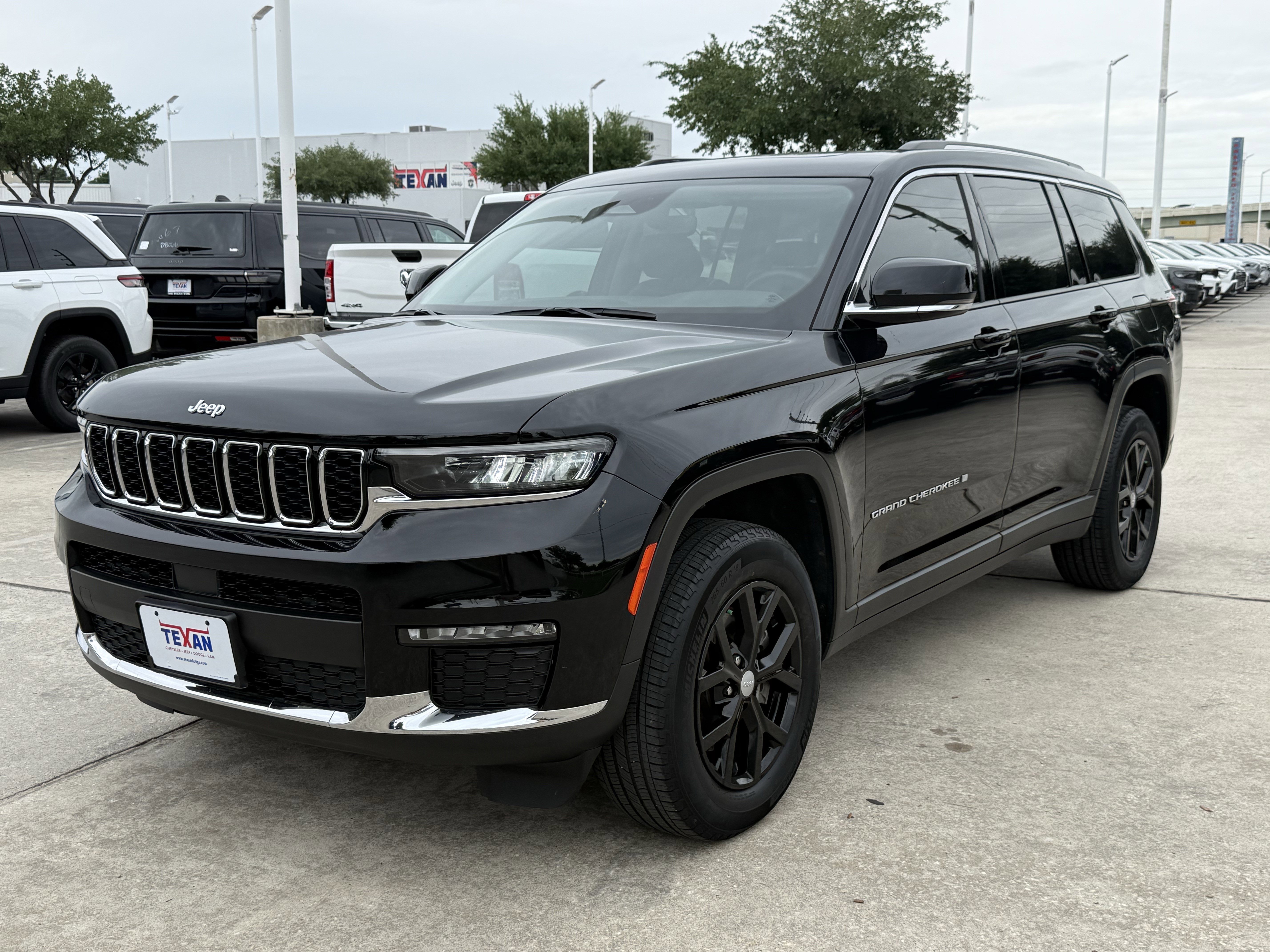Used 2023 Jeep Grand Cherokee L Limited w/ Trailer Tow Group (B) image 10