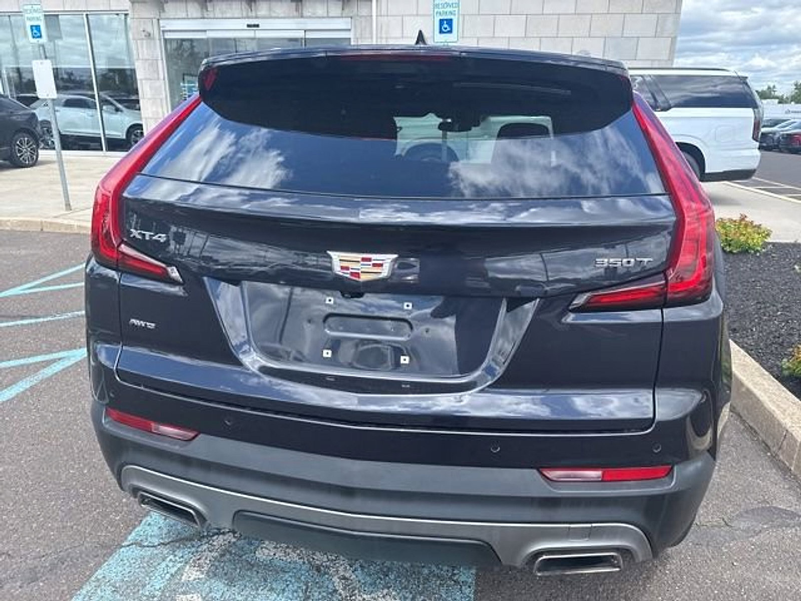 Used 2023 Cadillac XT4 Premium Luxury AWD/4WD image 3