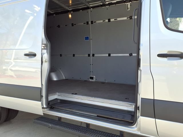 Used 2024 Mercedes-Benz Sprinter 3500 image 23