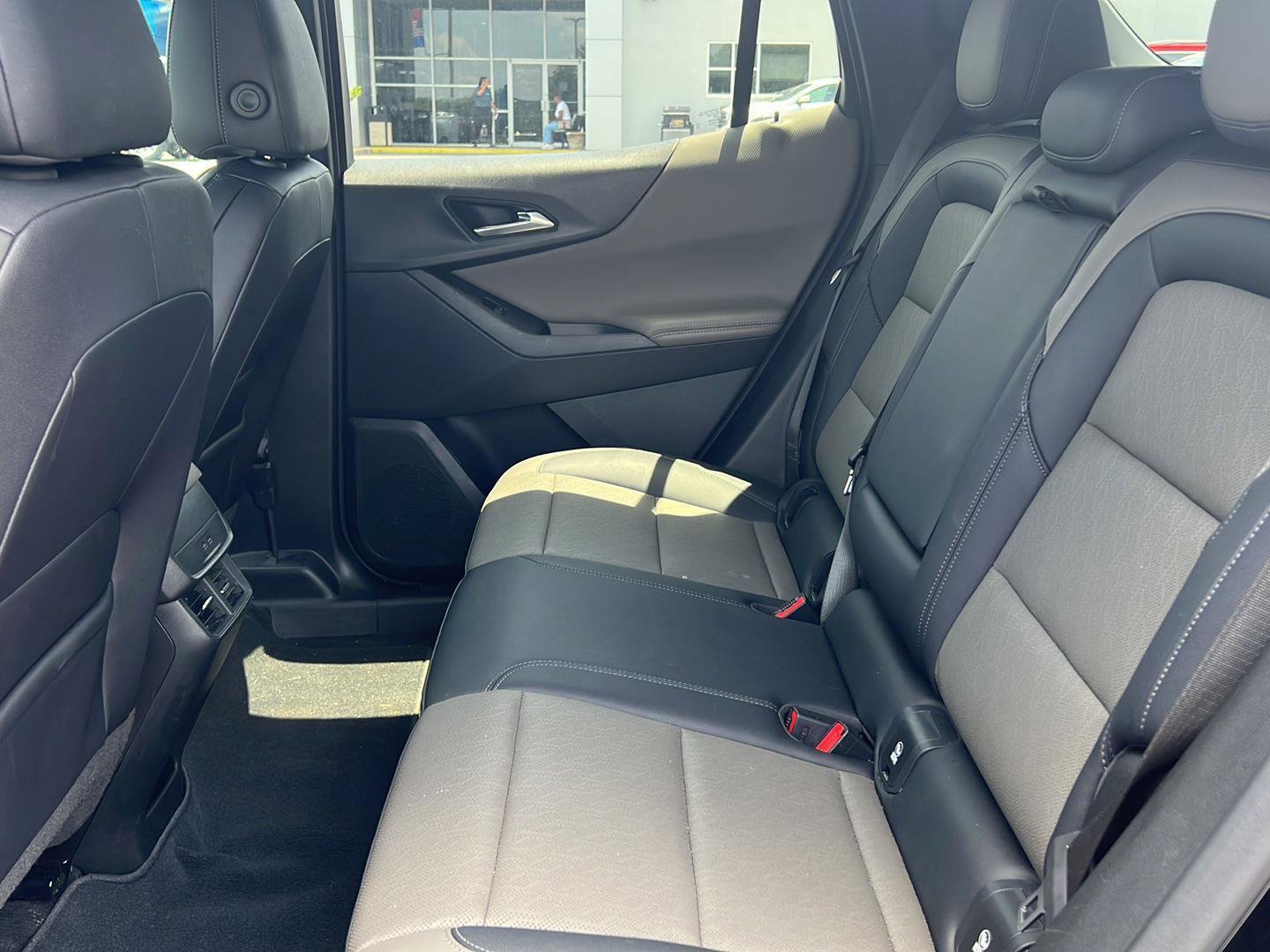 Used 2025 Chevrolet Equinox LT w/ Convenience Package II FWD image 12