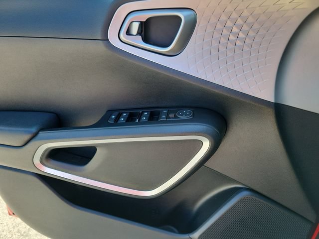 Used 2024 Kia Soul LX w/ Option Group 015 FWD image 18