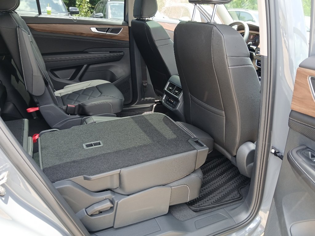 New 2026 Volkswagen Atlas SE FWD image 23