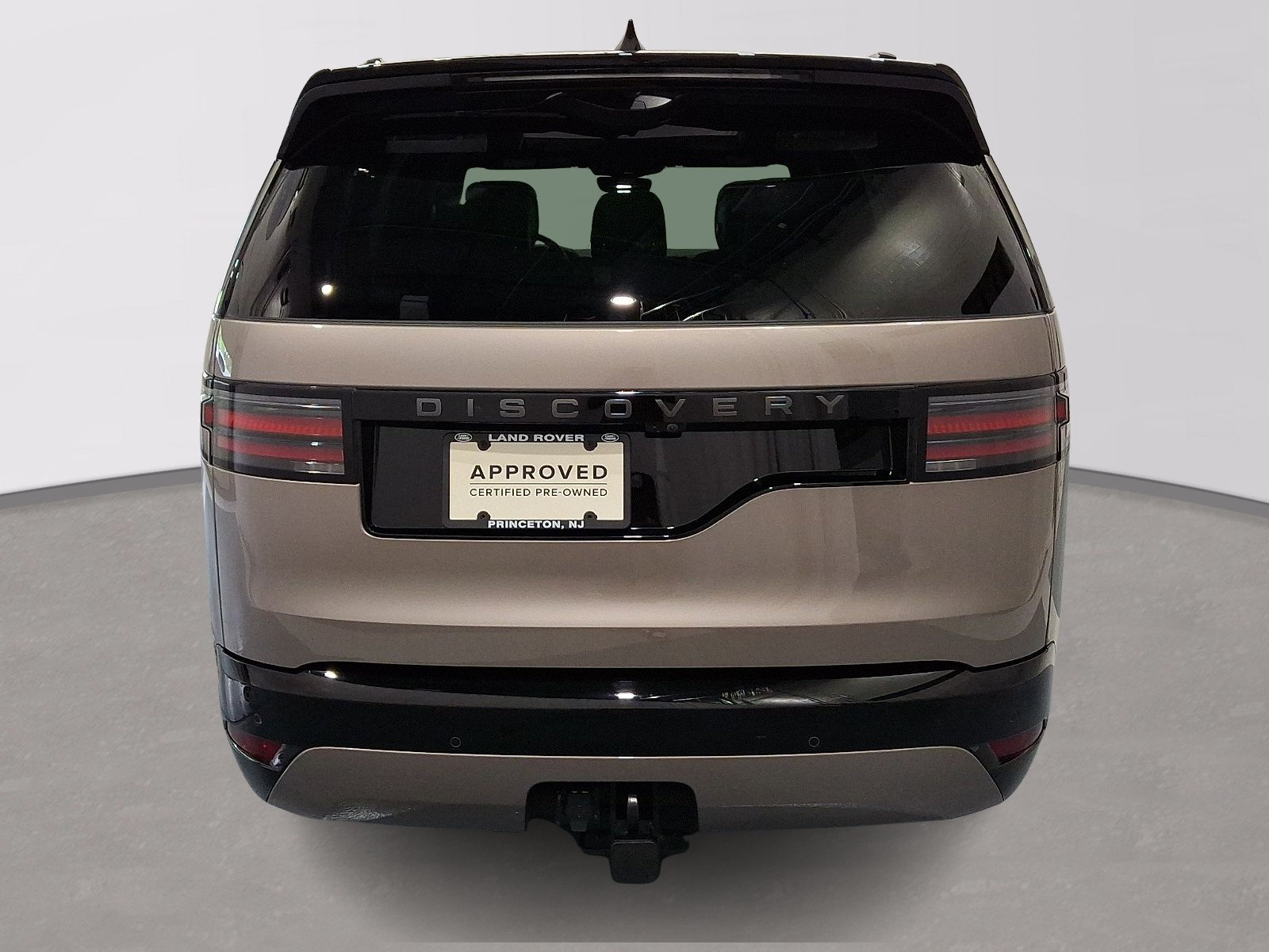 Certified 2025 Land Rover Discovery Dynamic SE AWD/4WD image 3