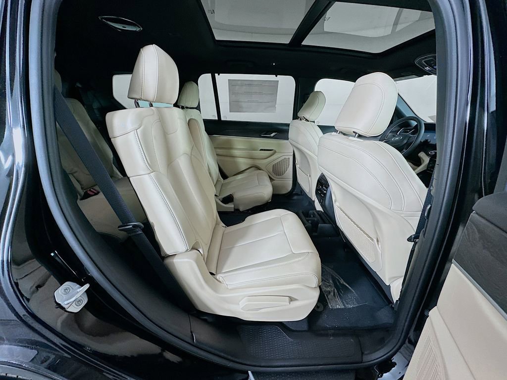 New 2025 Jeep Grand Cherokee L Limited w/ Luxury Tech Group II image 37