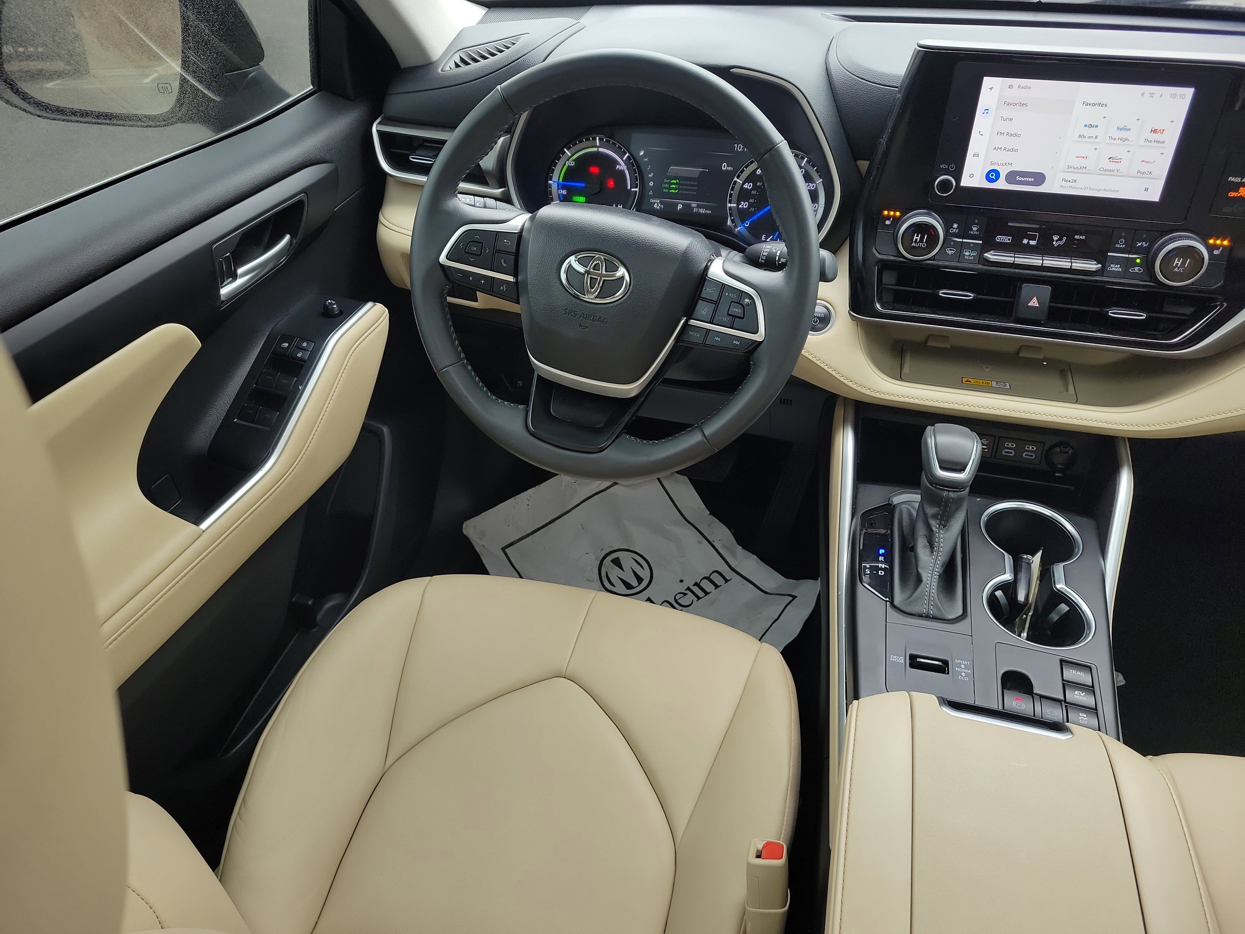 Used 2024 Toyota Highlander XLE image 16