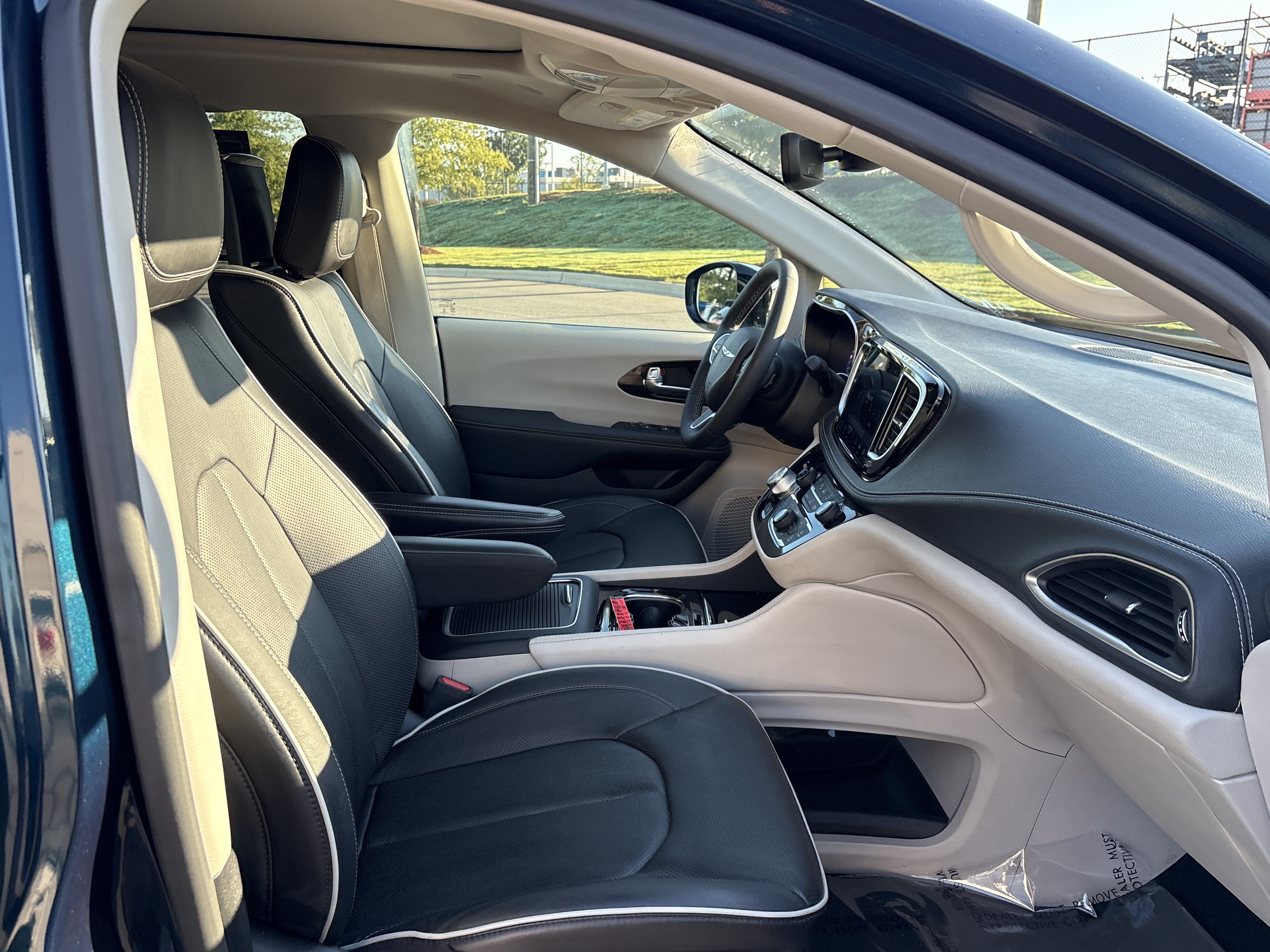 Used 2023 Chrysler Pacifica Limited w/ Uconnect Theater Family Group AWD/4WD image 25