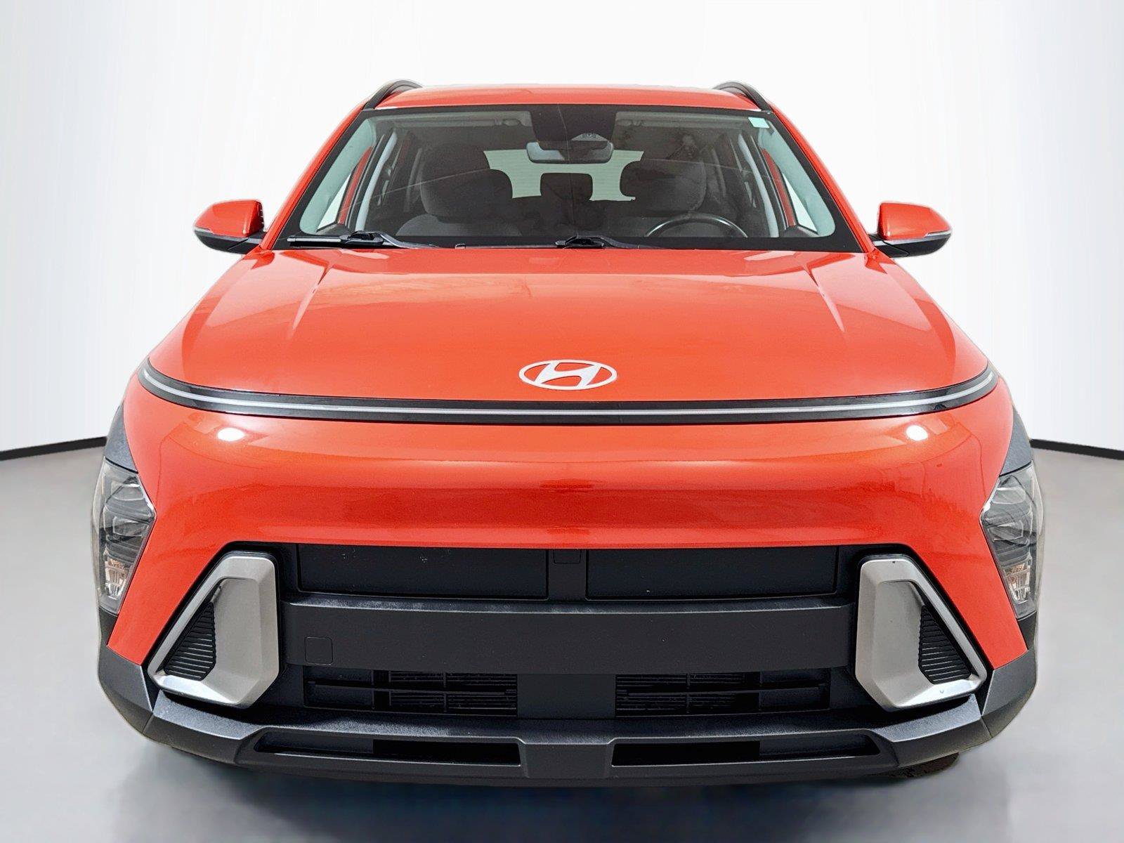 Used 2025 Hyundai Kona SEL FWD image 2