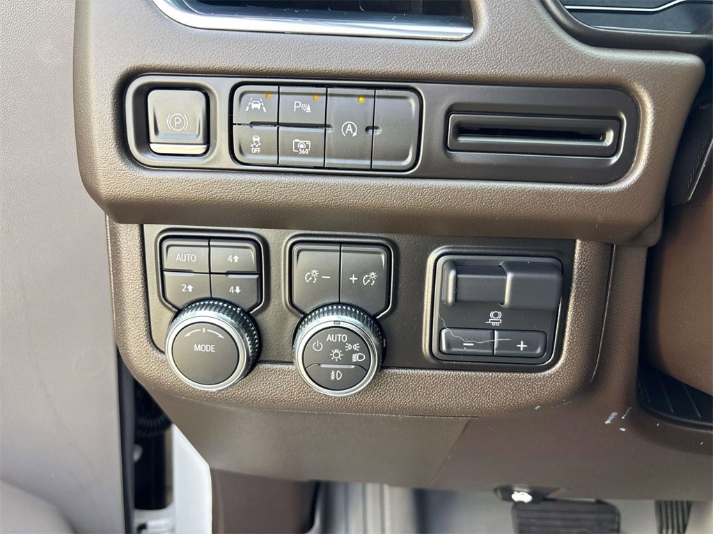 Used 2023 GMC Yukon XL SLT w/ SLT Luxury Package image 22