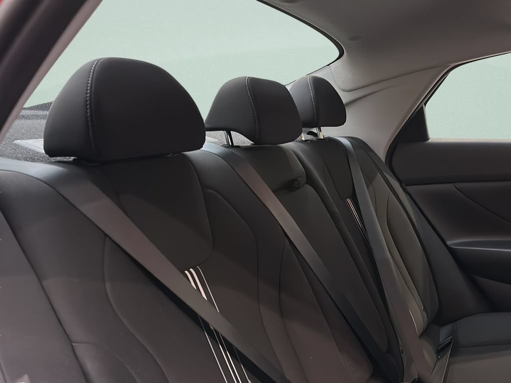 Certified 2025 Hyundai Elantra SEL FWD image 16