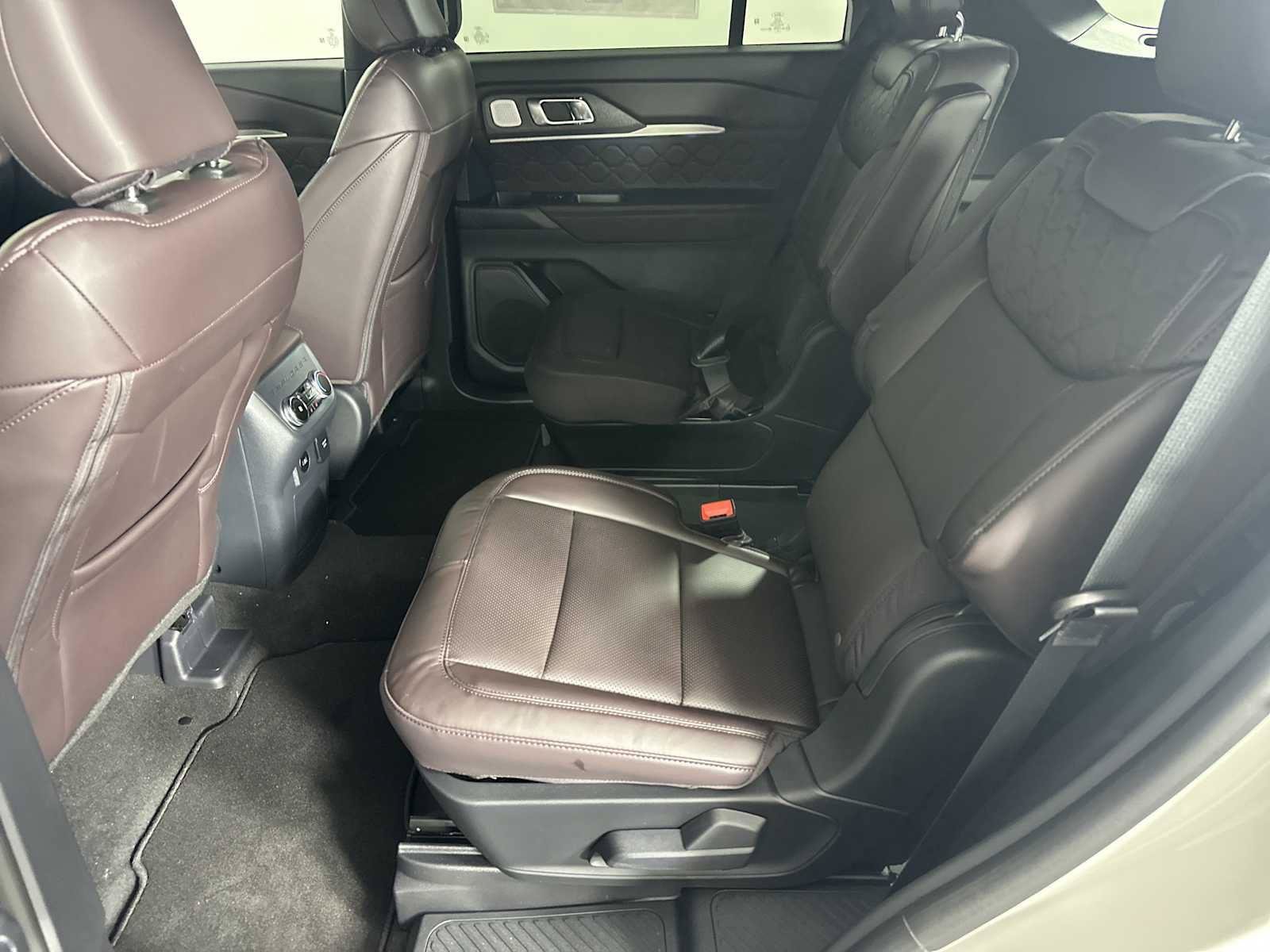 New 2026 Ford Explorer Platinum w/ LUX Leather Package AWD/4WD image 22