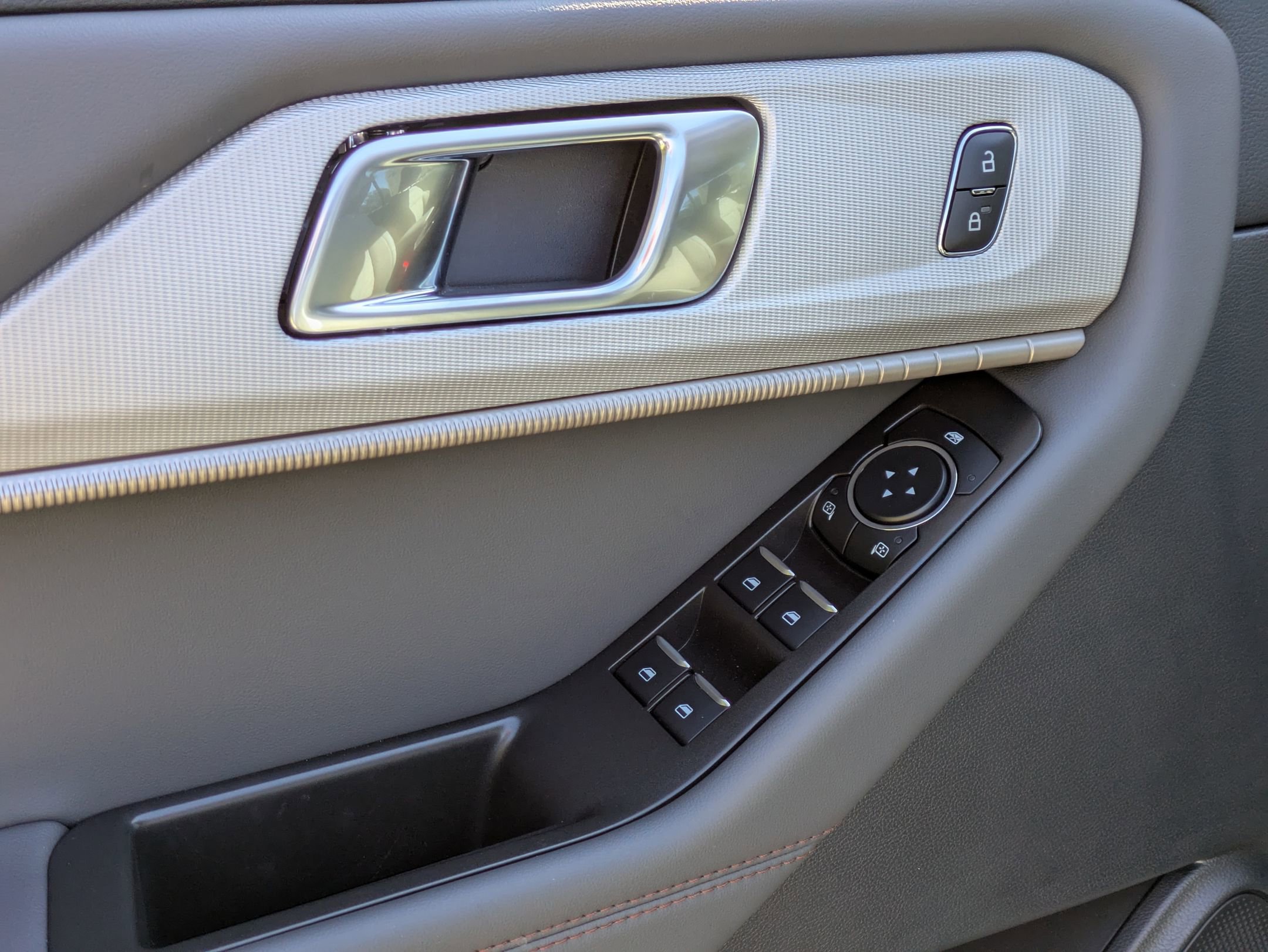 Certified 2025 Ford Explorer Active image 13