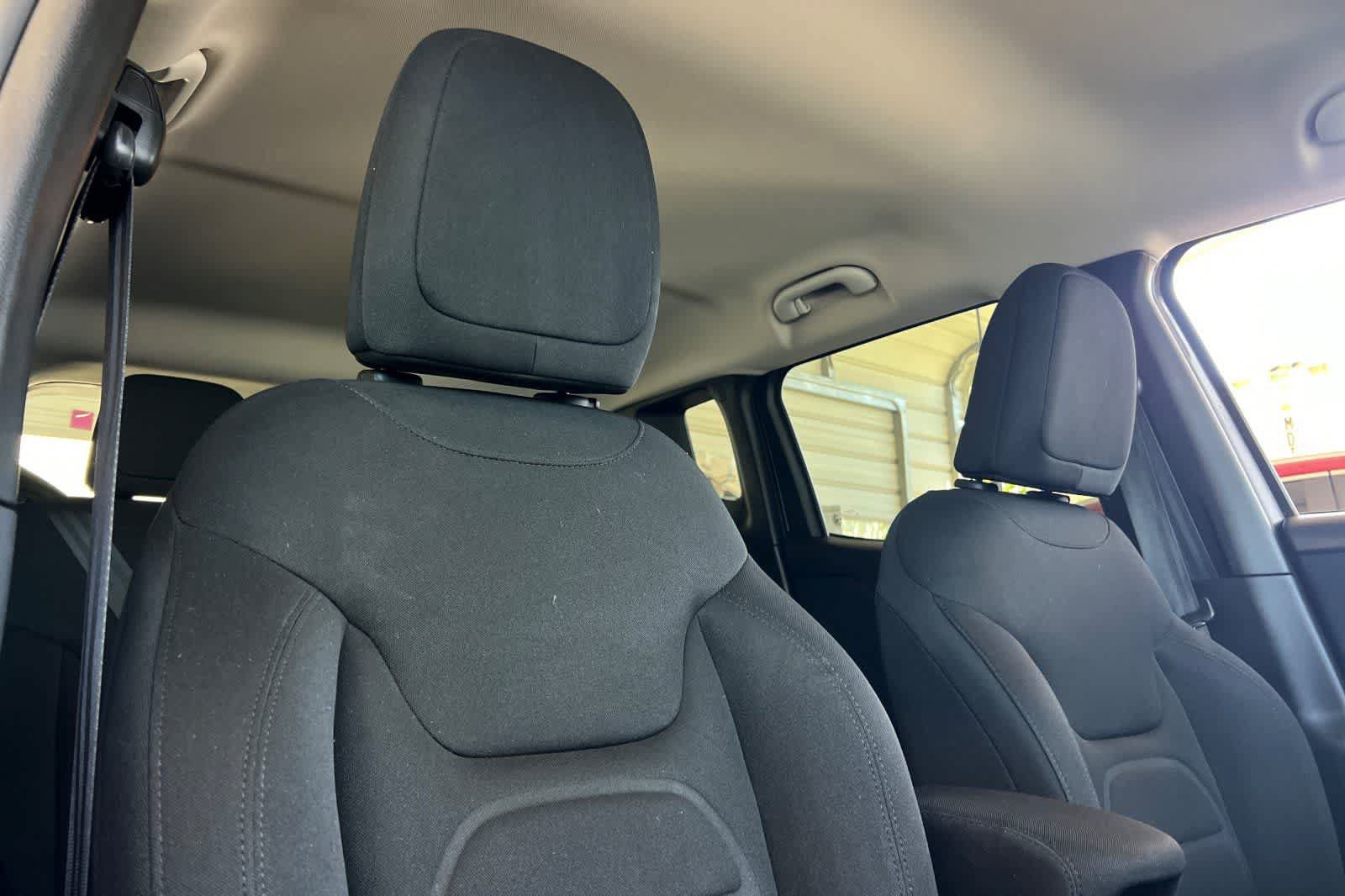 Used 2020 Jeep Renegade Latitude w/ UConnect 8.4 Nav Group AWD/4WD image 19