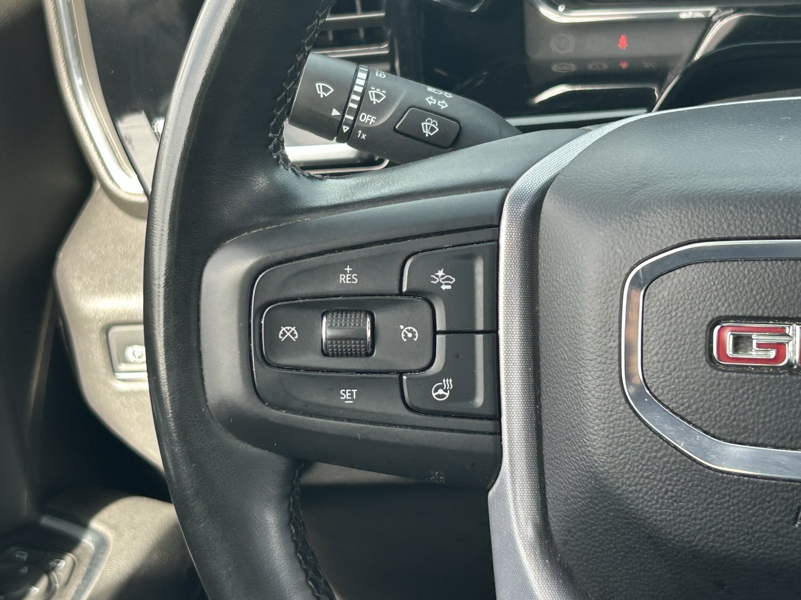 Certified 2025 GMC Sierra 1500 SLT RWD image 23