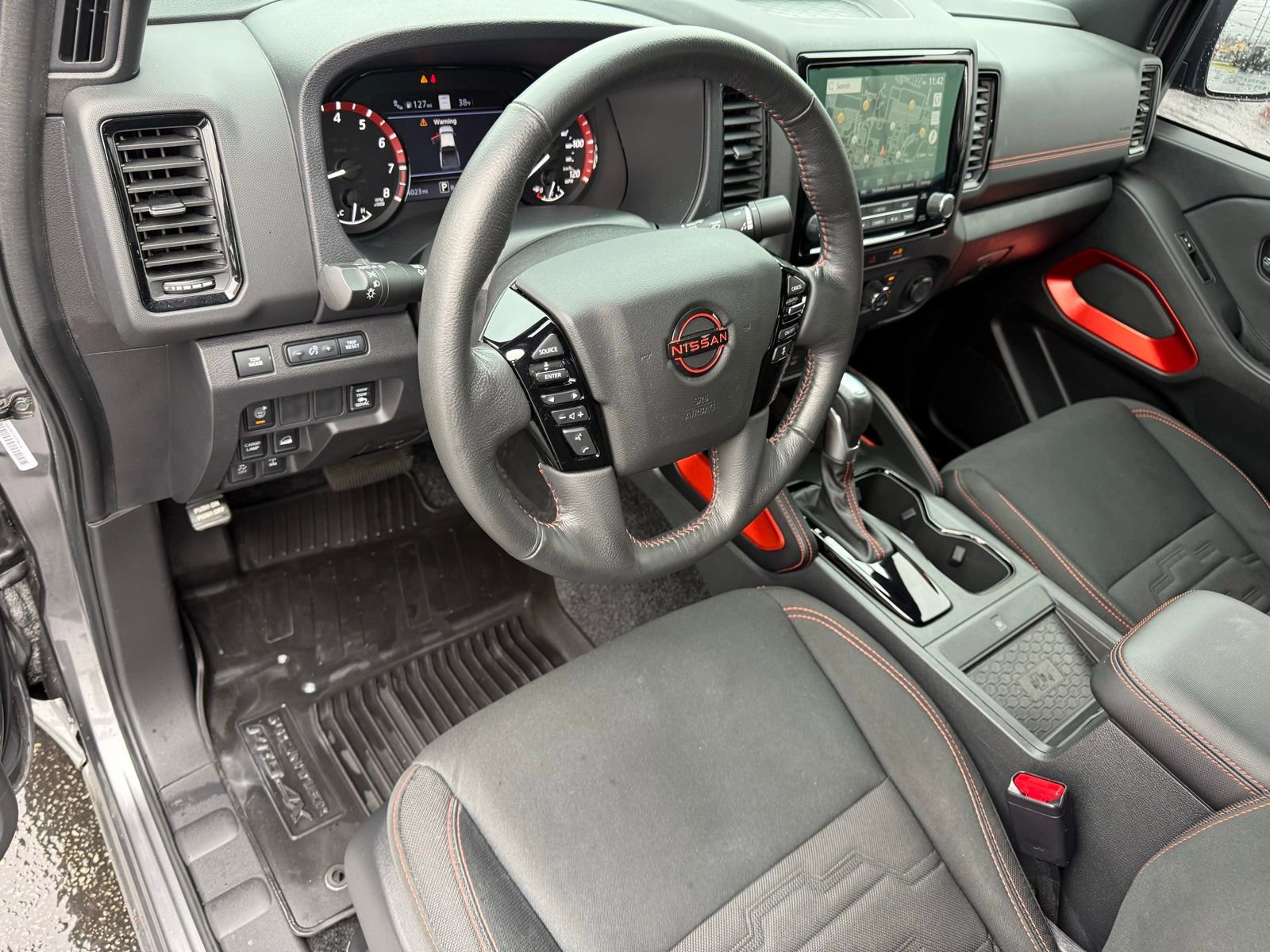 Used 2024 Nissan Frontier PRO-4X w/ Pro Convenience Package image 11