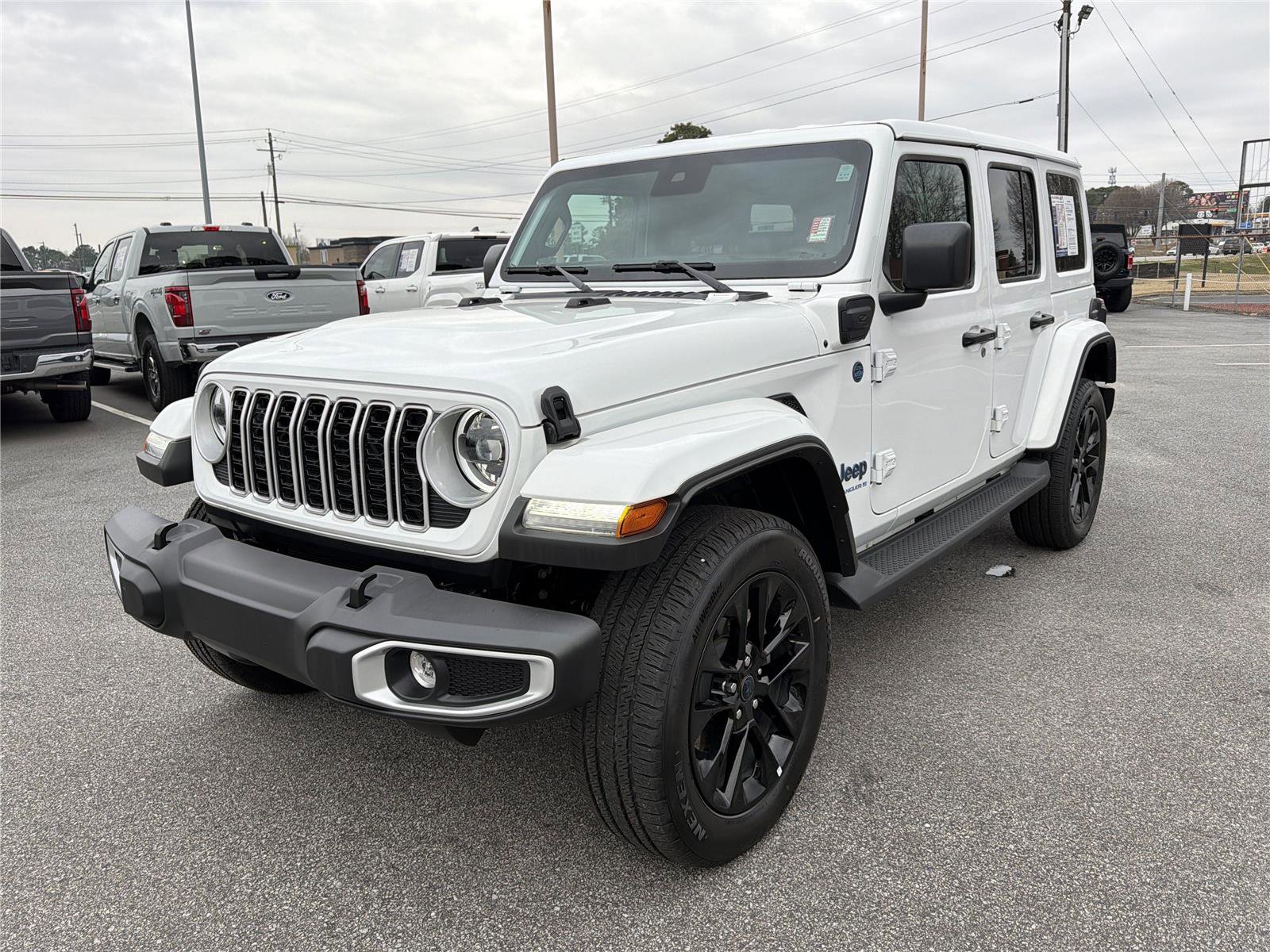 Used 2025 Jeep Wrangler Sahara video 2