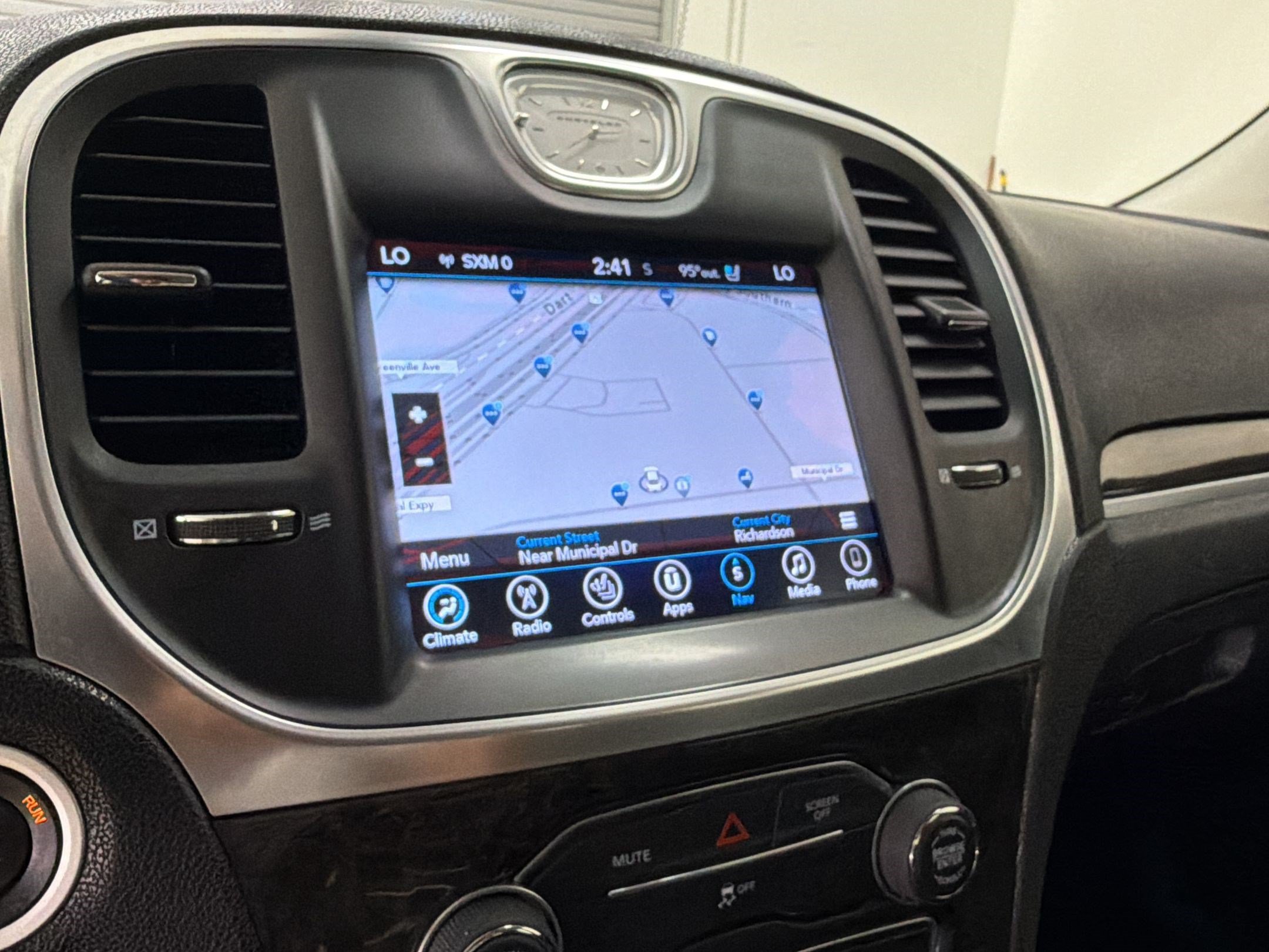 Used 2017 Chrysler 300 C RWD image 20