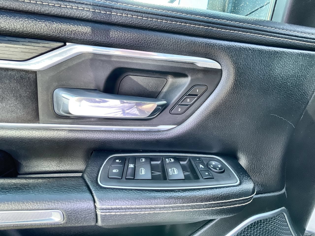 Used 2023 RAM 1500 Laramie AWD/4WD image 23