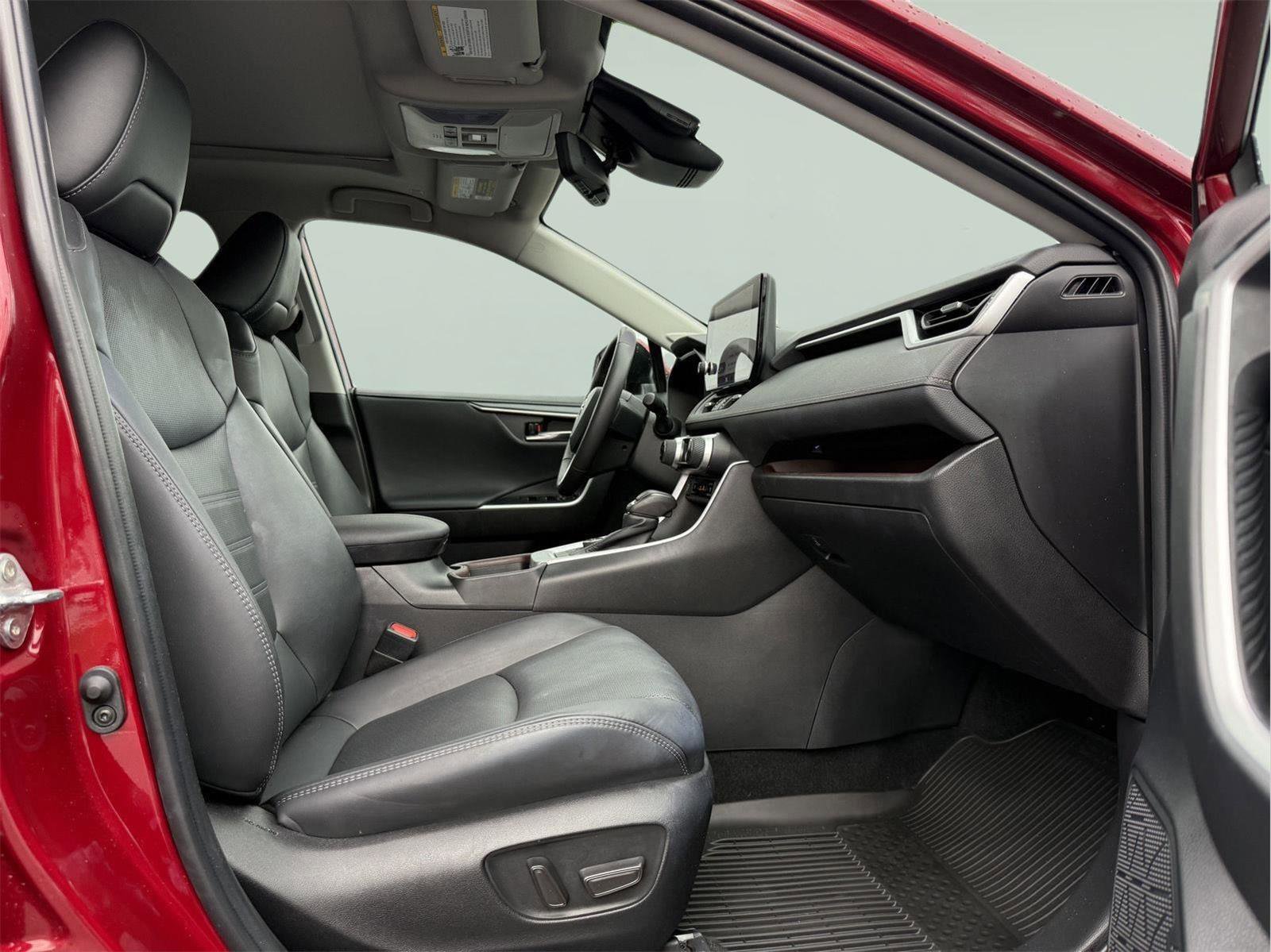 Used 2023 Toyota RAV4 Limited image 23